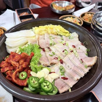 Hwangbooja Korean Restaurant - Nissan - Korean Near Me - Centreville, Virginia