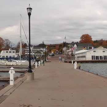 Apostle Islands Cruises - Panoramic of Bayfield from yellow line, our cruise ship is on the left - Boating Near Me - Bayfield, Wisconsin