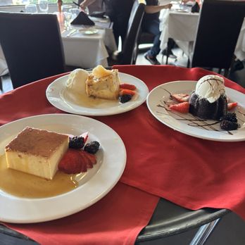 Coco Palm Restaurant - Flan cubano, chocolate lava cake, budin de pan - Cuban Near Me - Pomona, California