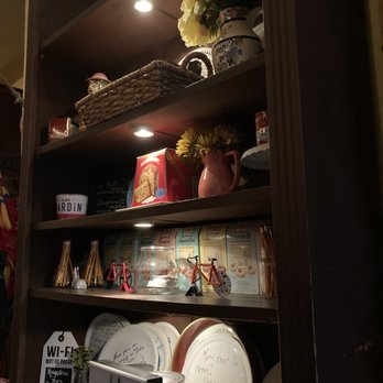Angéline - Shelves filled with items that make you travel.
Des étagères remplies d'items qui font voyager. - Italian Near Me - Trois-Rivières, Quebec Angéline - Shelves filled with items that make you travel.
Des étagères remplies d'items qui font voyager. - Italian Near Me - Trois-Rivières, Quebec