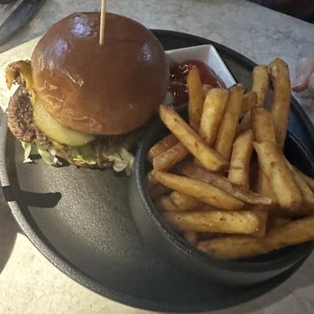 Bar Cicchetti - Cheeseburger Americana - New American Near Me - Oklahoma City, Oklahoma