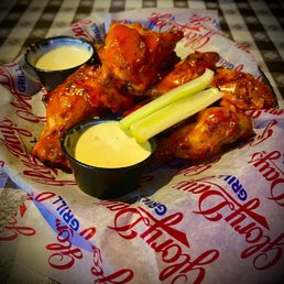 chicken wings with celery and dipping sauce