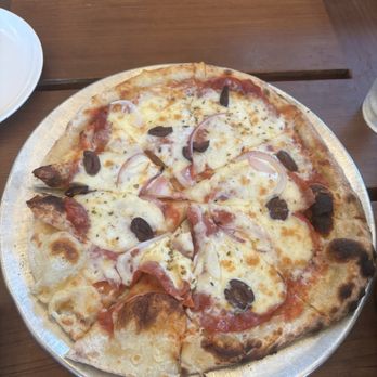 The Leaning Pear - Pizza - Sandwiches Near Me - Wimberley, Texas The Leaning Pear - Pizza - Sandwiches Near Me - Wimberley, Texas