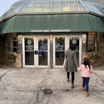 Lincoln Park Conservatory - Outside Entry into the Conservatory - Parks Near Me - Chicago, Illinois