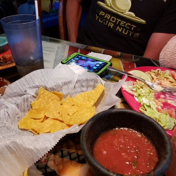 Que Pasa - Chips and salsa.  Very tasty. - Mexican Near Me - Orrville, Ohio