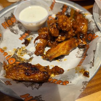 Hooters - The biggest wing by itself, the other 9 were the size of the dip COMBINED! - Sports Bars Near Me - Florence, Kentucky