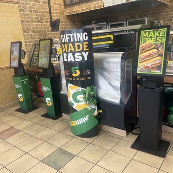 Subway - touch screen ordering - Sandwiches Near Me - Virginia Beach, Virginia
