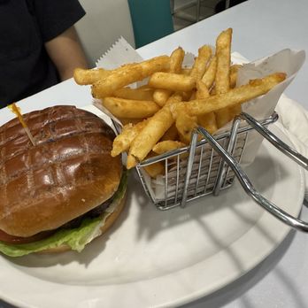Van Dorn Diner - Cheeseburger - Diners Near Me - Alexandria, Virginia Van Dorn Diner - Cheeseburger - Diners Near Me - Alexandria, Virginia
