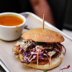 The Plant Cafe Organic - Crispy chicken burger