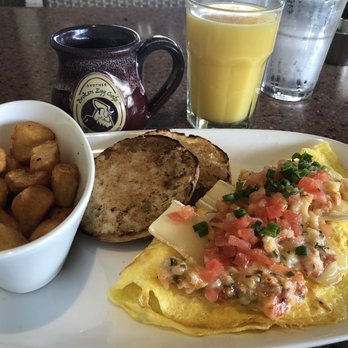 Another Broken Egg Cafe - Lobster & Brie Omolette - Cafes Near Me - Lake Mary, Florida