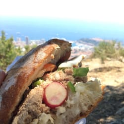 La Boule de Neige - Quite the picnic.