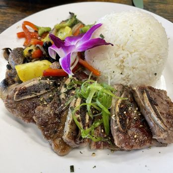 Guieb Cafe - Pulehu Short Ribs - New American Near Me - Honolulu, Hawaii