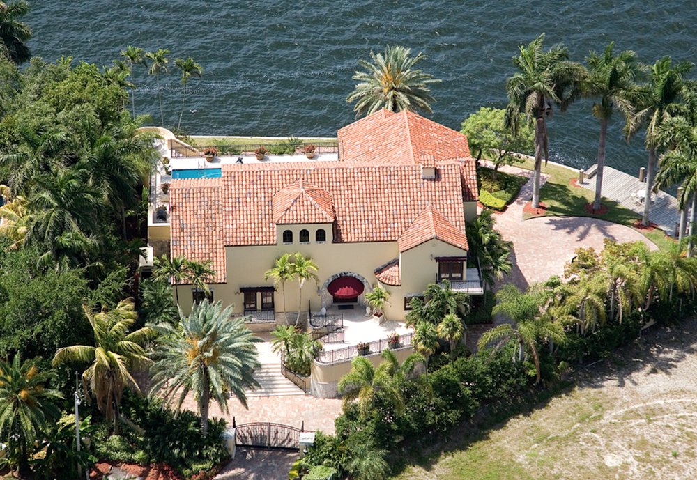 Slide of Sean Lilly Roofing