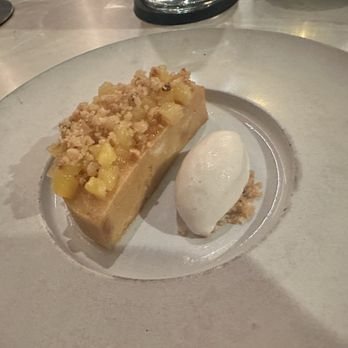 Senia - Pineapple bread pudding - Cocktail Bars Near Me - Honolulu, Hawaii