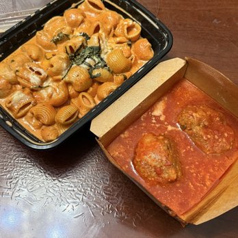 Pink Onion - Rigatoni with vodka sauce (left) & Side Meatballs (right) | IG: @nomwithelaine - Pizza Near Me - San Francisco, California Pink Onion - Rigatoni with vodka sauce (left) & Side Meatballs (right) | IG: @nomwithelaine - Pizza Near Me - San Francisco, California