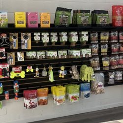 Treats, chews, toys & accessories