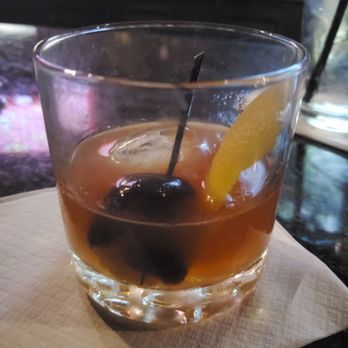 Avenue American Bistro - Manhattan - Sports Bars Near Me - Wayne, Michigan Avenue American Bistro - Manhattan - Sports Bars Near Me - Wayne, Michigan
