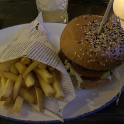 O'reilly's - Burger and fries