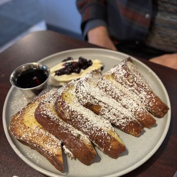 Eagle Street Cafe - French Toast - Breakfast & Brunch Near Me - North Adams, Massachusetts