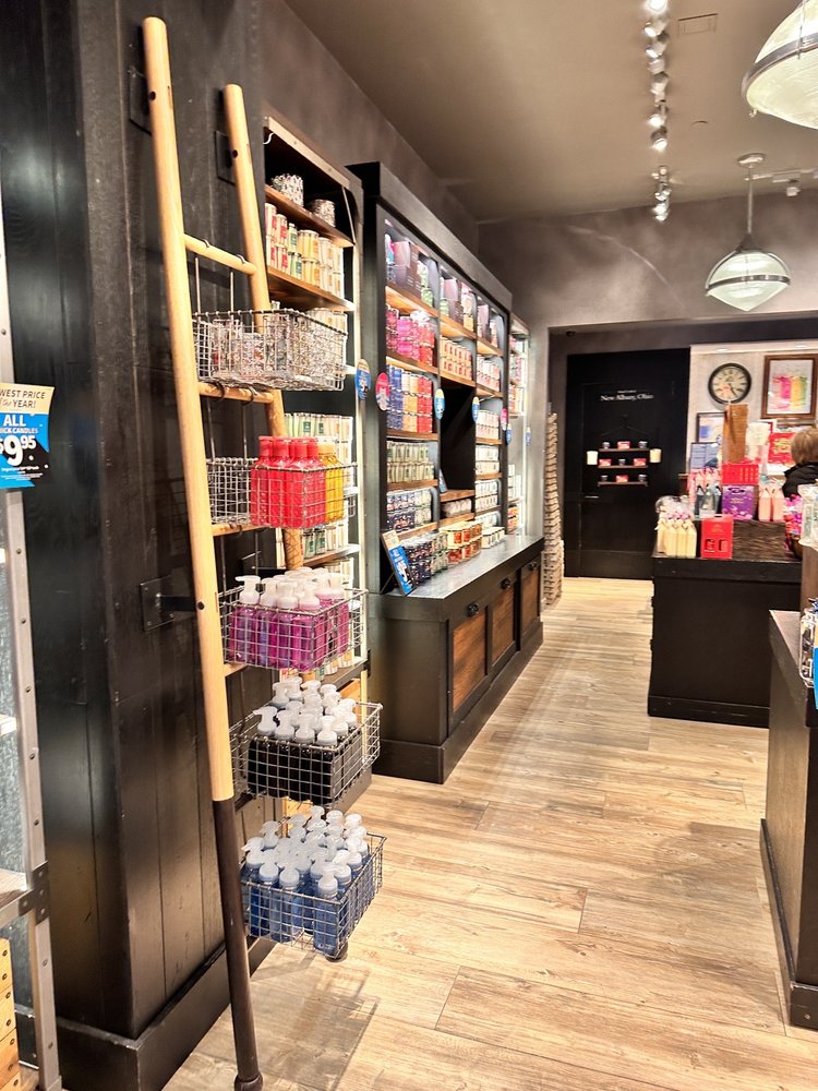 WHITE BARN CANDLE COMPANY Updated August 2024 13 Photos 6191