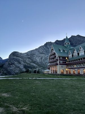 Prince Of Wales Hotel by null