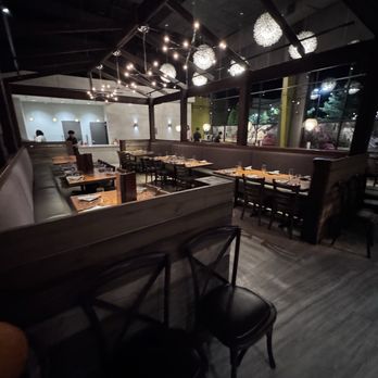 River House - Inside seating near front of restaurant - New American Near Me - Louisville, Kentucky River House - Inside seating near front of restaurant - New American Near Me - Louisville, Kentucky