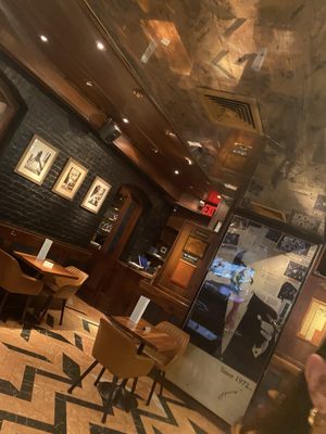 Harry's Side Bar by null