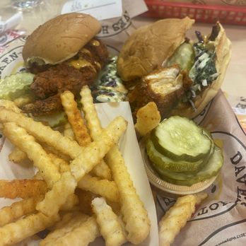 Dave's Hot Chicken - Chicken Shop Near Me - Des Peres, Missouri