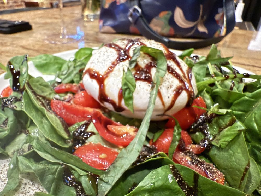 Ashleigh's Downtown Kitchen & Bar Logo