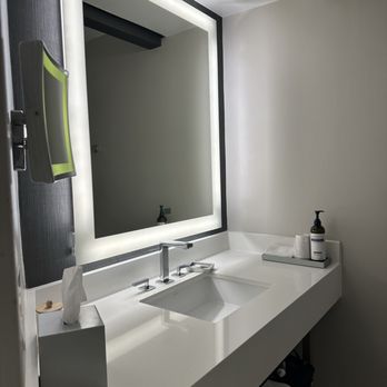 Hyatt Regency Bethesda - Bathroom with free toiletries, lotion included - Hotels Near Me - Bethesda, Maryland Hyatt Regency Bethesda - Bathroom with free toiletries, lotion included - Hotels Near Me - Bethesda, Maryland