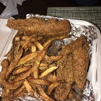 Muncheez - 3 piece perch dinner with fries - American Near Me - Cleveland, Ohio Muncheez - 3 piece perch dinner with fries - American Near Me - Cleveland, Ohio