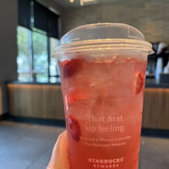 Starbucks - Strawberry açaí refresher - Coffee & Tea Near Me - Brandon, Florida