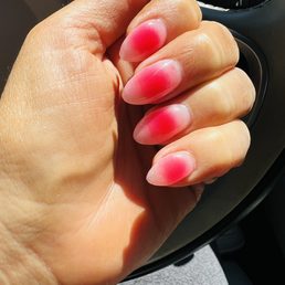 Center radial dip ombre by Queen Tammy Center radial dip ombre by Queen Tammy