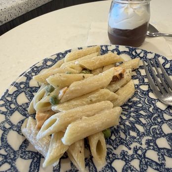 The Club ATL - Fettuccine Alfredo "with chicken" - Airport Lounges Near Me - Atlanta, Georgia The Club ATL - Fettuccine Alfredo "with chicken" - Airport Lounges Near Me - Atlanta, Georgia