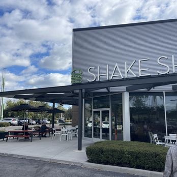 Shake Shack Mall at Millenia - Shake Shack at the Galleria in Orlando. - Fast Food Near Me - Orlando, Florida Shake Shack Mall at Millenia - Shake Shack at the Galleria in Orlando. - Fast Food Near Me - Orlando, Florida