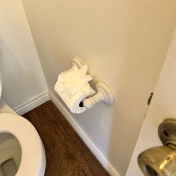 Orozco’s Cleaning Services - Bathroom is perfectly clean!! - Home Cleaning Near Me - Anaheim, California Orozco’s Cleaning Services - Bathroom is perfectly clean!! - Home Cleaning Near Me - Anaheim, California