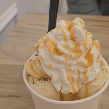 Rolled Cold Creamery - Cheesecake flavored ice cream, whipped cream, caramel sauce, bananas - Ice Cream & Frozen Yogurt Near Me - Lancaster, Pennsylvania