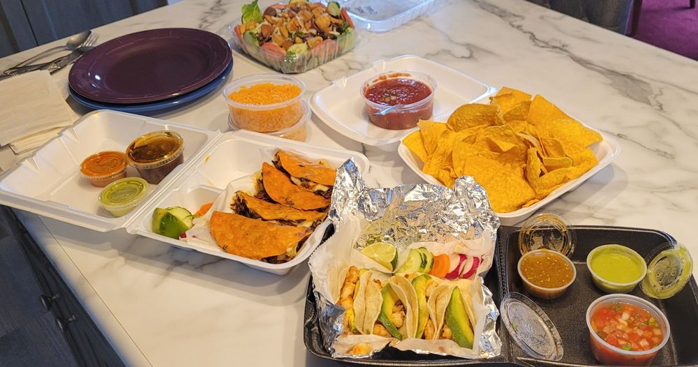 Food from Tacos Monarca