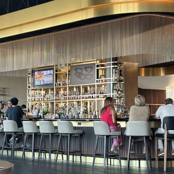 Wren - Interior - Cocktail Bars Near Me - Tysons, Virginia Wren - Interior - Cocktail Bars Near Me - Tysons, Virginia