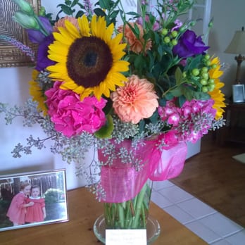 Bunches - The gorgeous arrangement my mom received today. - Florists Near Me - Los Gatos, California
