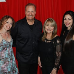 Charles Fazzino with Gallery owner Helen Randall and daughers Michelle (far left) and Sheri (far right)