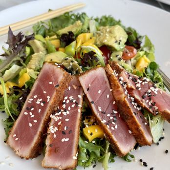 Juniper Grill - Ballantyne - Seared Ahi Tuna Salad - New American Near Me - Charlotte, North Carolina