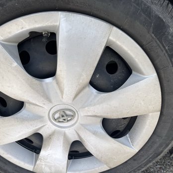 Discount Tire - Wrongly installed hubcap by discount tire worker in Houston - Tires Near Me - Baytown, Texas