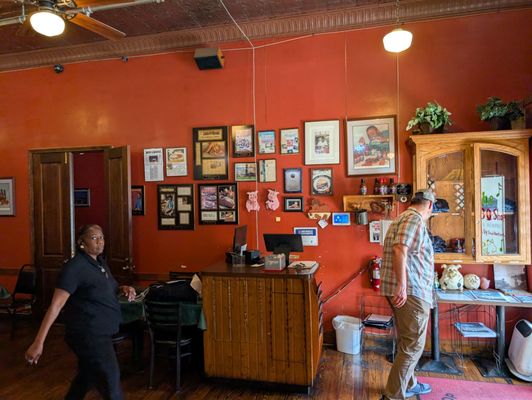 The Bar-B-Q Shop by null