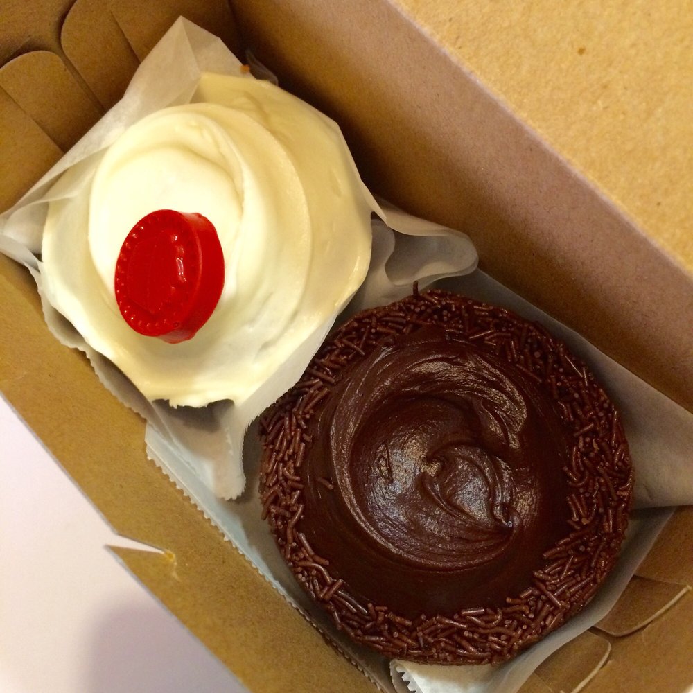 Frosted Cupcakery - Bakeries Near Me - Long Beach, California