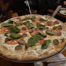 Caprese Pizza Caprese Pizza