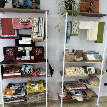 Zen Tea - a shelf of books and other items - Bubble Tea Near Me - Fayetteville, Arkansas Zen Tea - a shelf of books and other items - Bubble Tea Near Me - Fayetteville, Arkansas