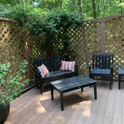 stone face manor - Cozy seating area to drink coffee and listen to nature