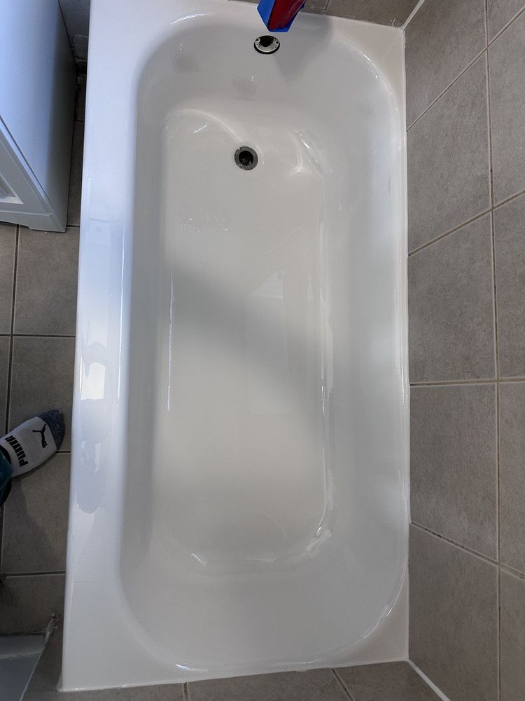 Slide of Handywolf Bathtub reglazing