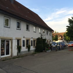 Gaststätte Adler - Außenansicht, hinter dem Haus gibt's noch einen Biergarten